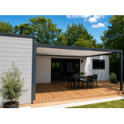 Pergola bioclimatique S3 5.6m lames perpendiculaires adossée