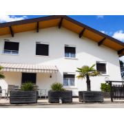 Volets roulants solaires Telco avec tablier marron RAL 8014