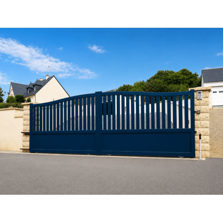 Portail Coulissant Aluminium chapeau de gendarme plein et ajouré horizontal Gwenaël