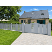 Portail PVC Coulissant Castel Gris Clair Forme "Chapeau de Gendarme" 