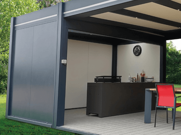 pergola-avec-parois-fixes-600x450.png
